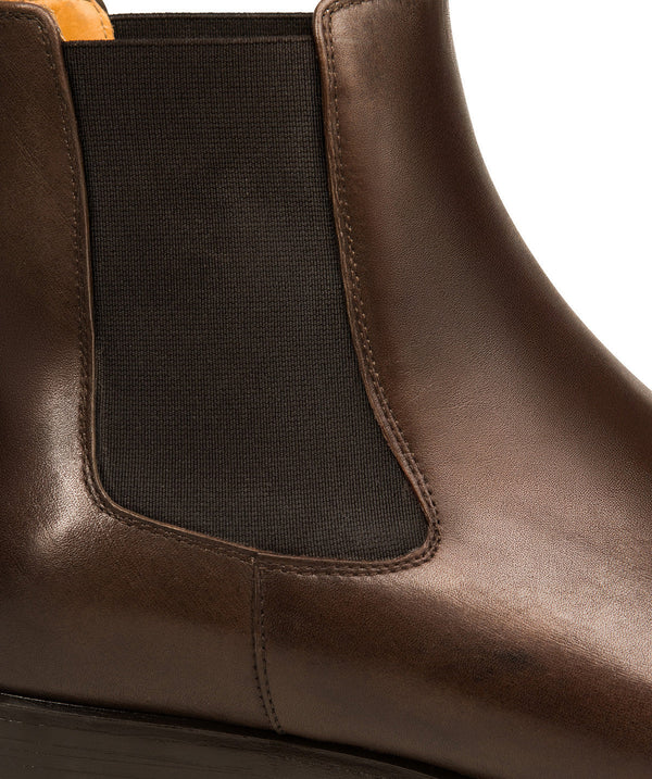 Finsbury – Bottines Watford - Marron, gros plan sur le côté d'une botte Chelsea en cuir marron