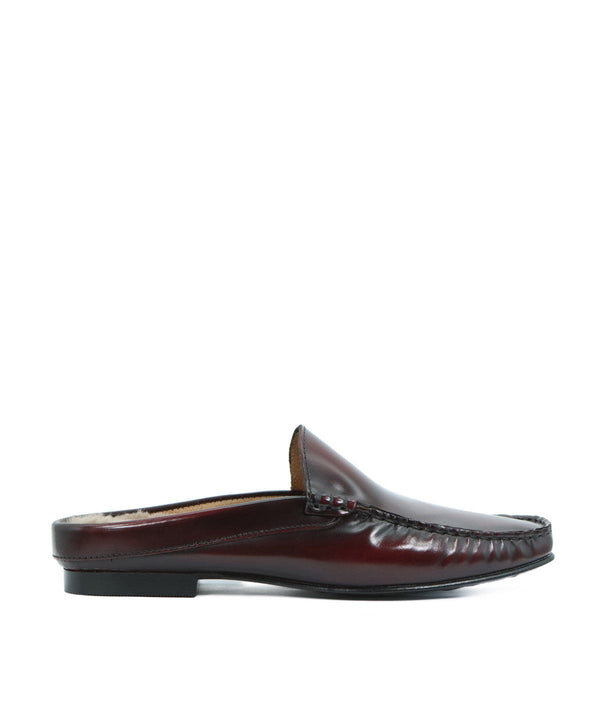 Finsbury – Mocassins Marion - Vigne, mocassin mule en cuir bordeaux, vue de côté sur fond blanc
